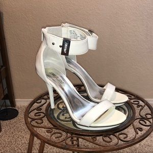 Like-new J Lo heel